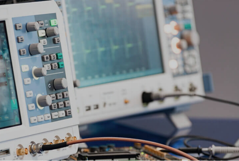 Low-Voltage EO Intensity Modulator for Energy-Efficient DCI